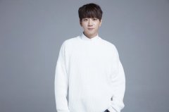 …原题目：蔡妍举行Showcase时隔年回归乐坛韩国歌